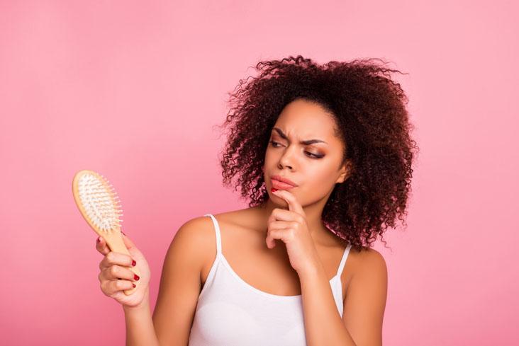 Comment brosser correctement les cheveux afro ?